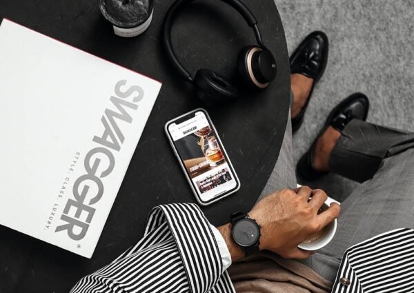 A Unique Analog-Hybrid Monophonic Synthesizer